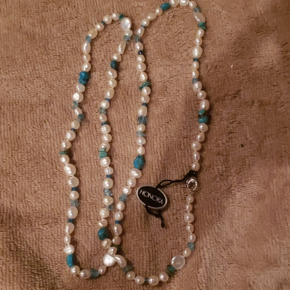 Cultured pearls with Topaz